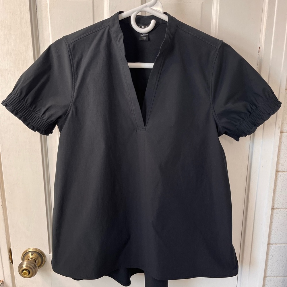Athleta Levitate Poplin Tee in Black